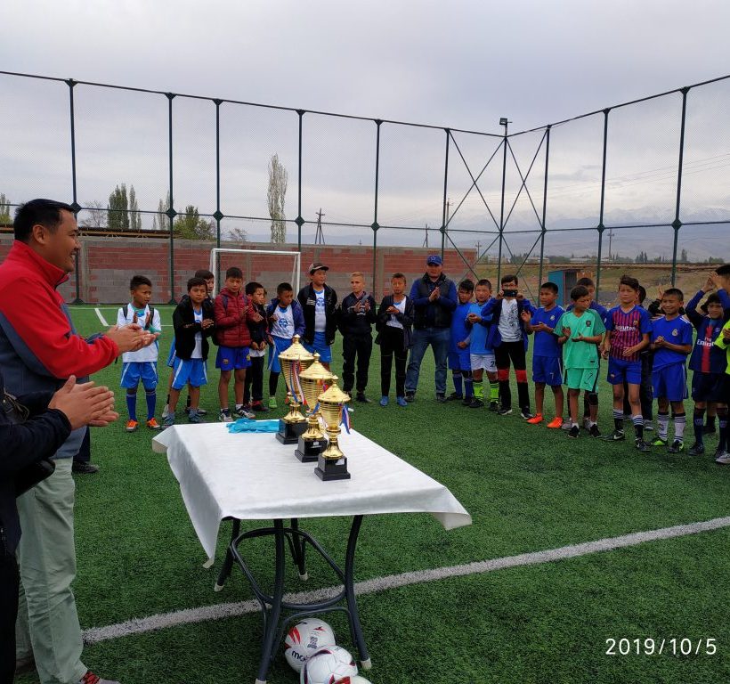 Компания организовала футбольный турнир «Кубок Дан Агро Продукты» среди школьников.